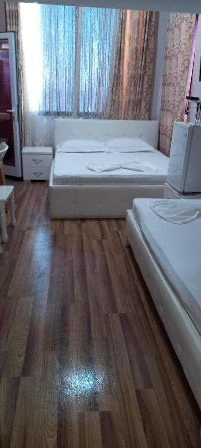 British Hotel Himare Bagian luar foto