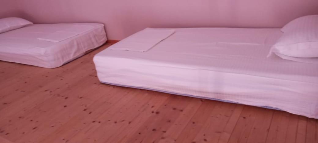British Hotel Himare Bagian luar foto