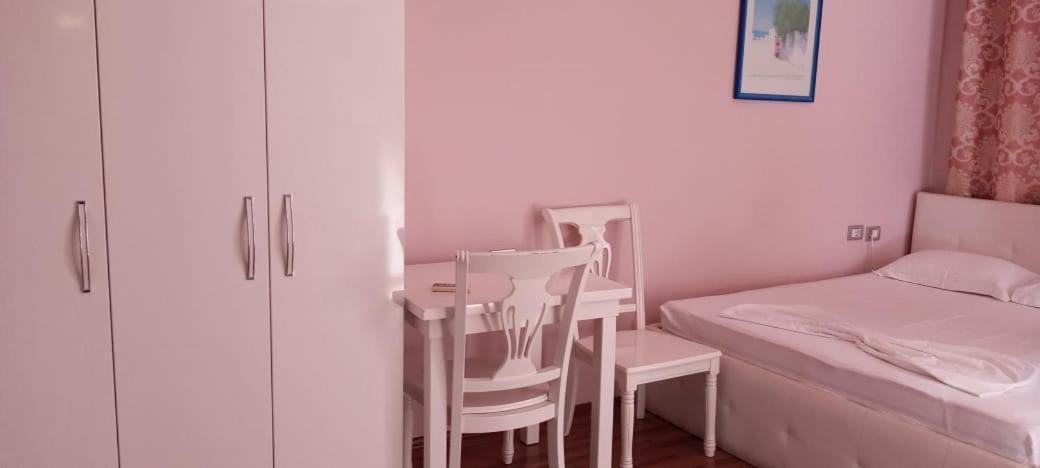 British Hotel Himare Bagian luar foto