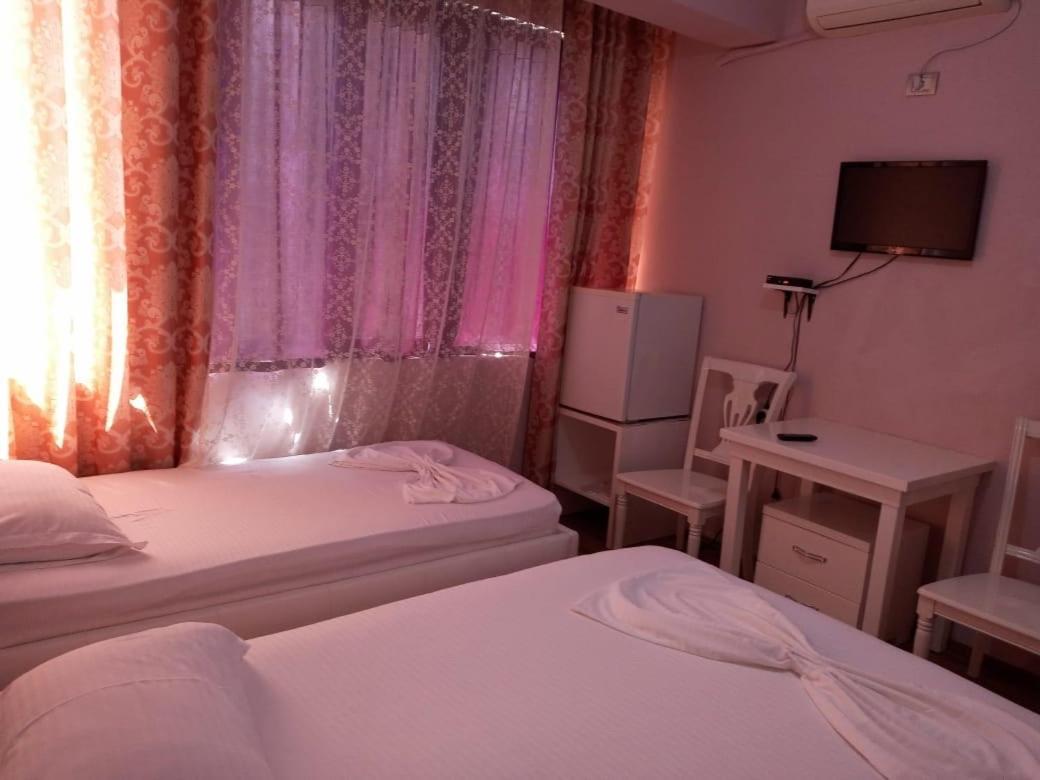 British Hotel Himare Bagian luar foto