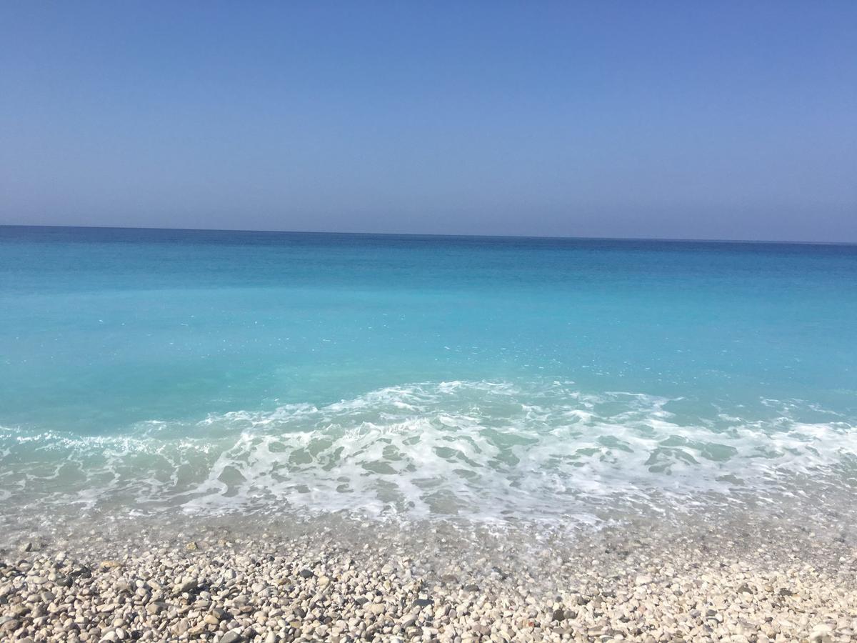 British Hotel Himare Bagian luar foto