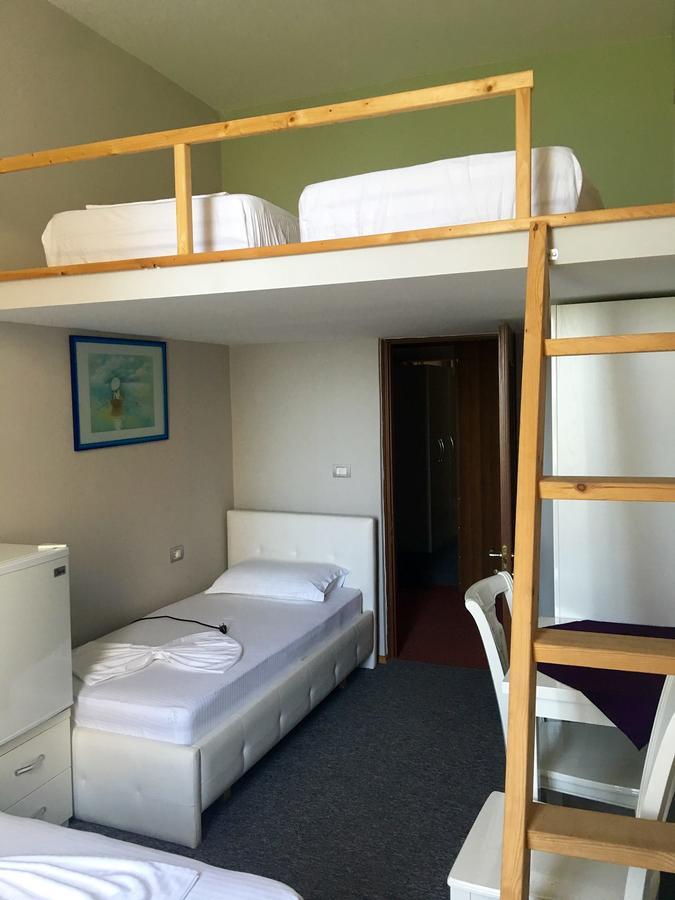 British Hotel Himare Bagian luar foto