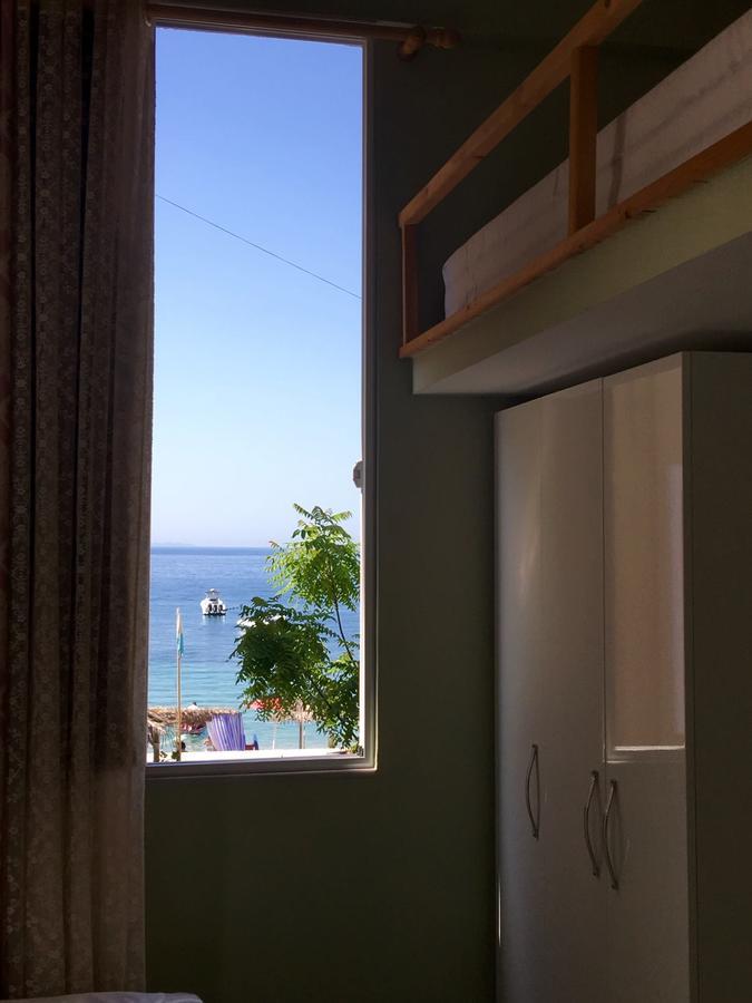 British Hotel Himare Bagian luar foto