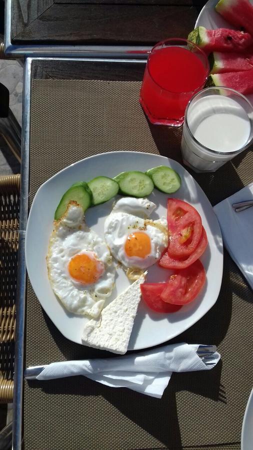 British Hotel Himare Bagian luar foto