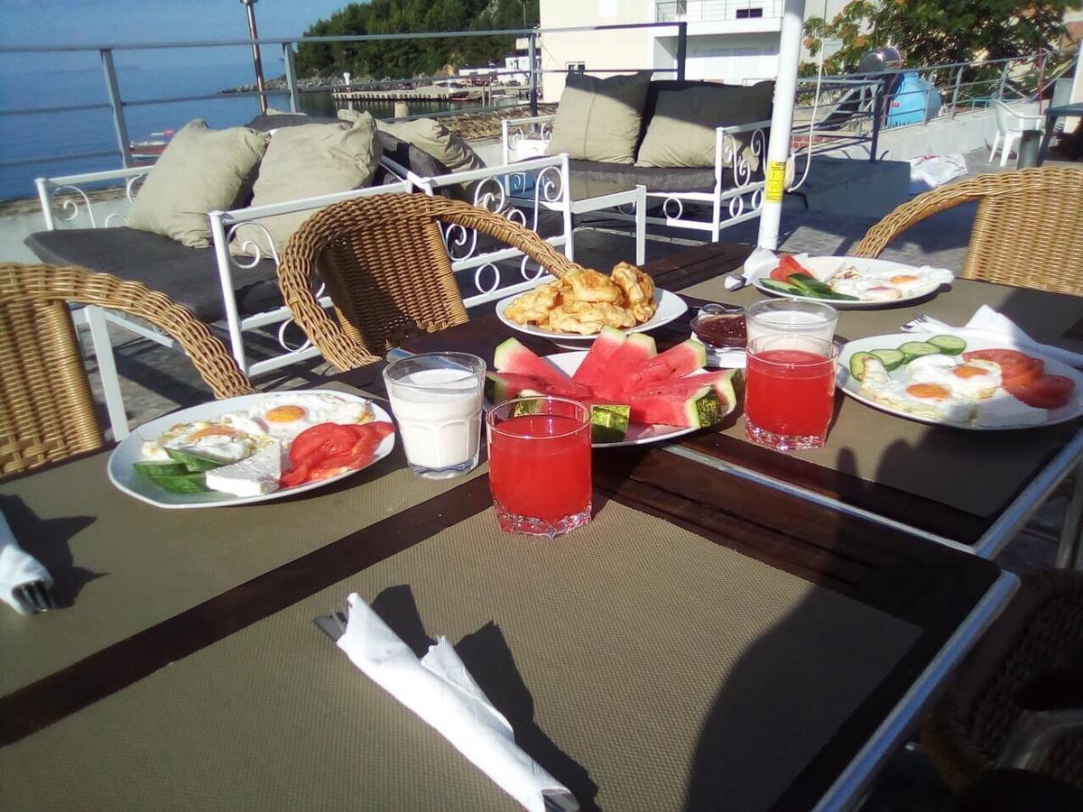 British Hotel Himare Bagian luar foto